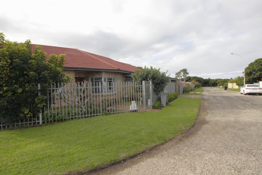 4 Bedroom Property for Sale in Aston Bay Eastern Cape